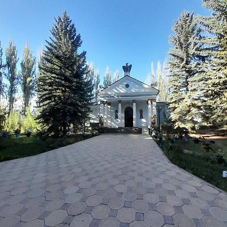 Waterfall In The Yard Karakol Extérieur photo